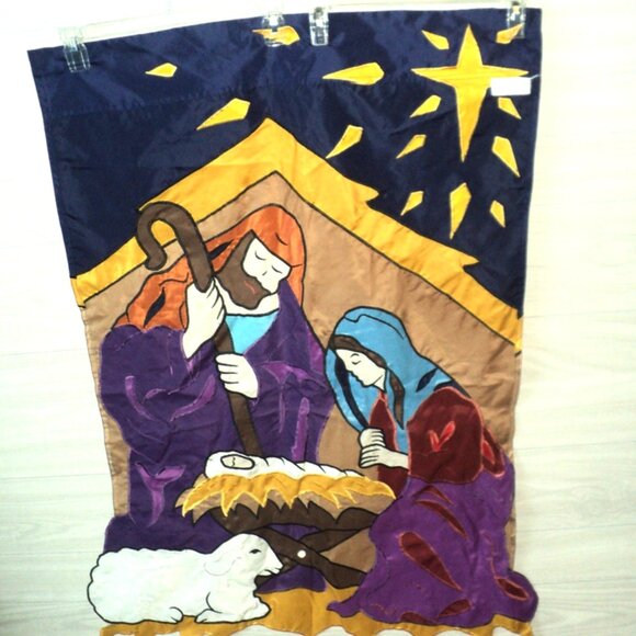 Large Garden Flag Christmas Nativity Mary, Joseph, Jesus in Manger 40.5" x 27. - Picture 4 of 6